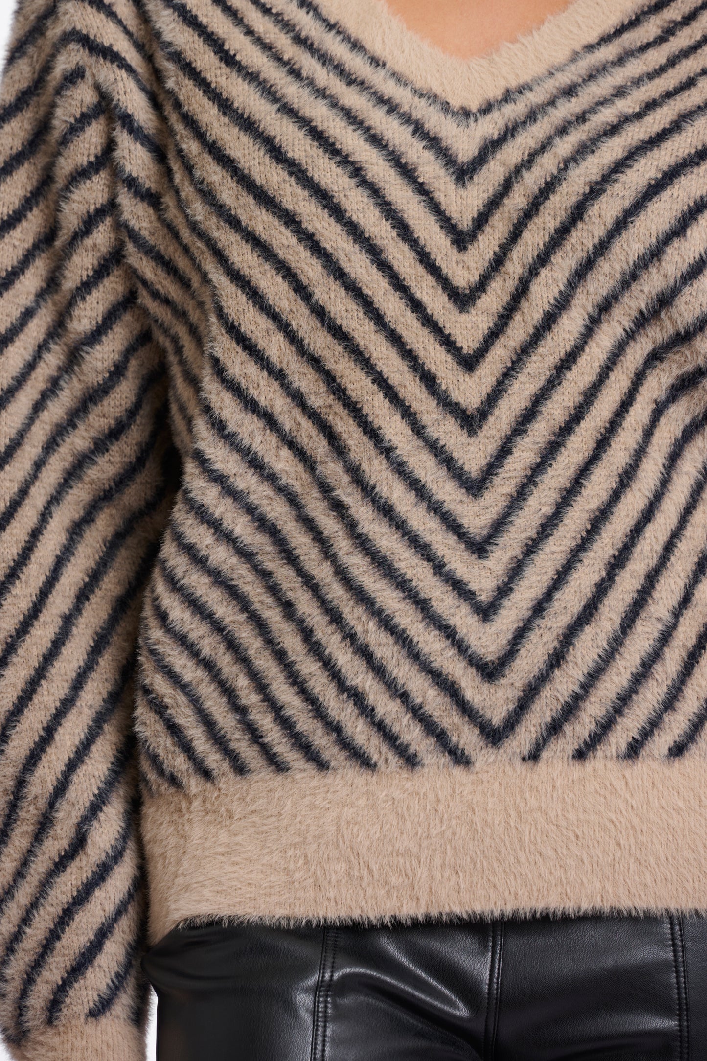 Trui Rino&Pelle Raffi knitted V-neck sweater - Oat black