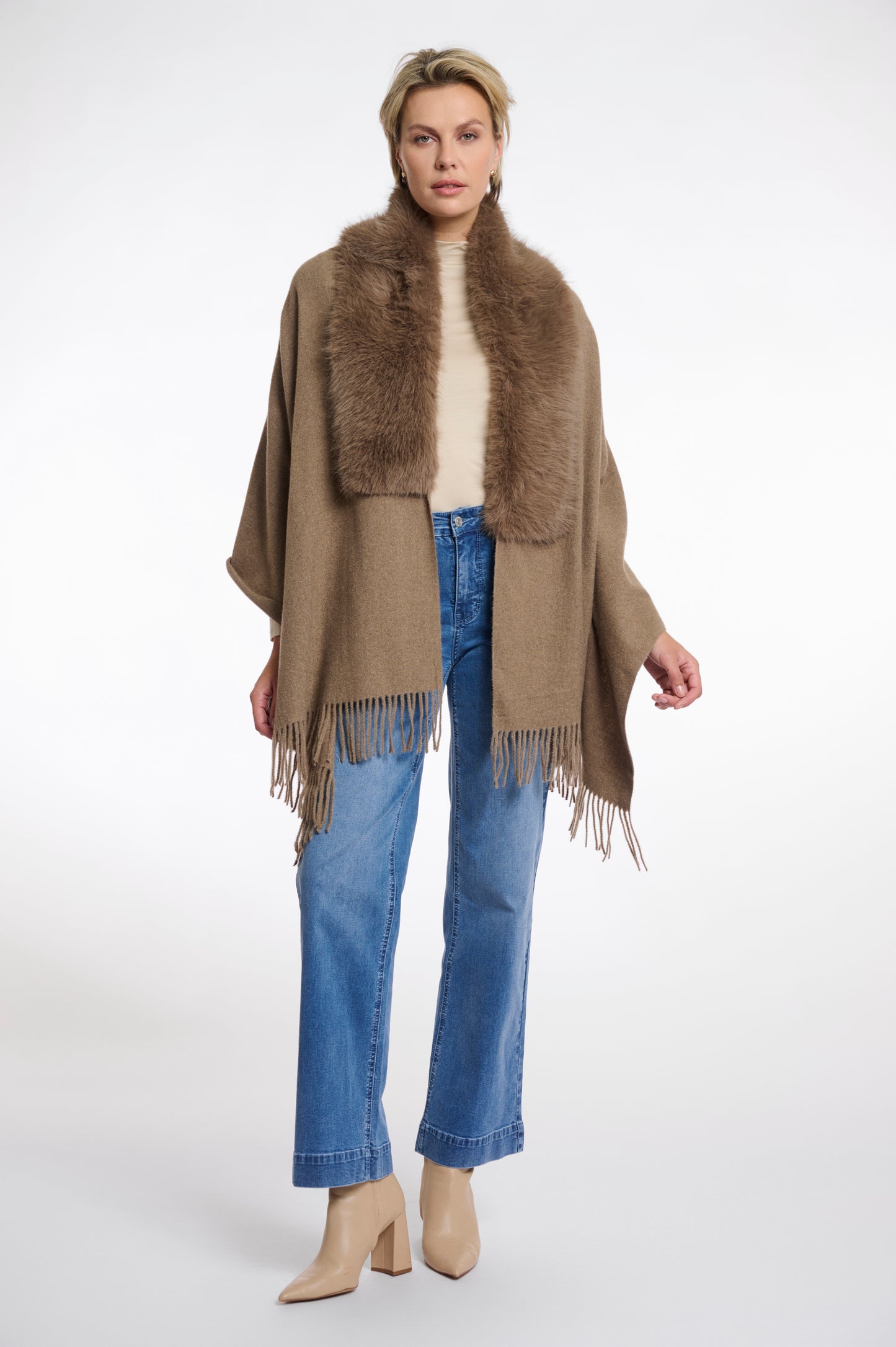 Cape Rino&Pelle Wendy with fur details - Toffee