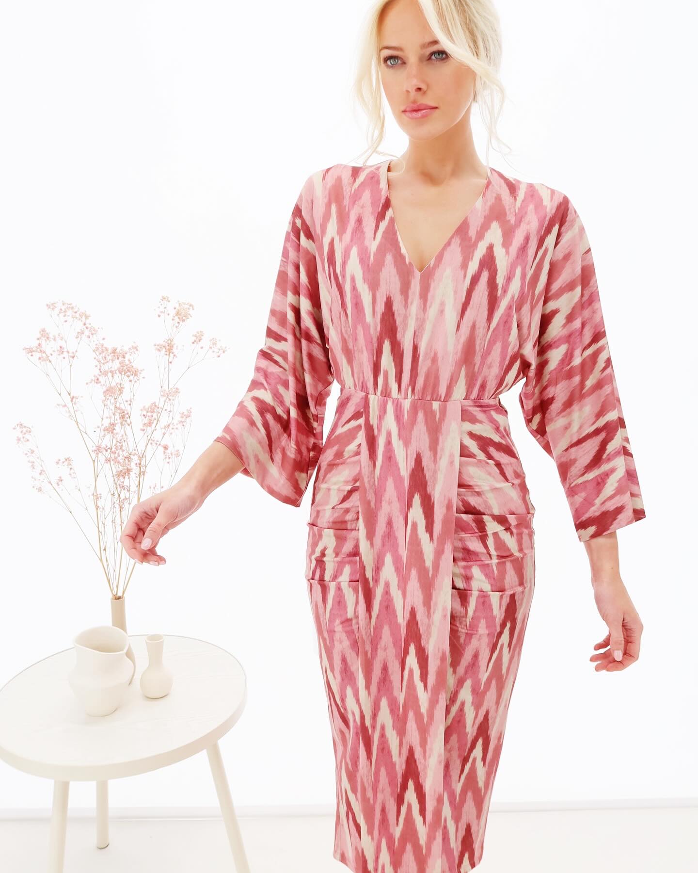 Jurk K-Design V-hals (midi) met plooi