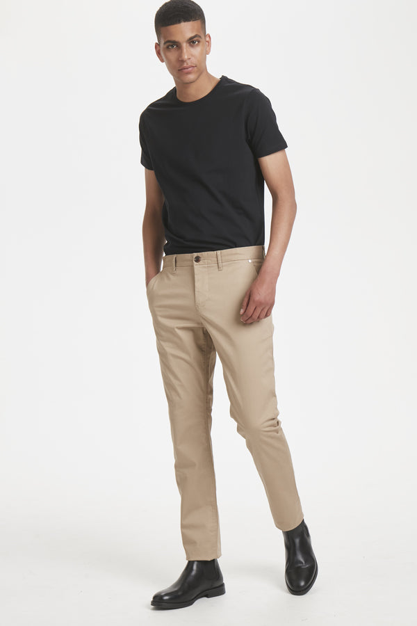 Broek Matinique Chino Pristu garment dyed satin