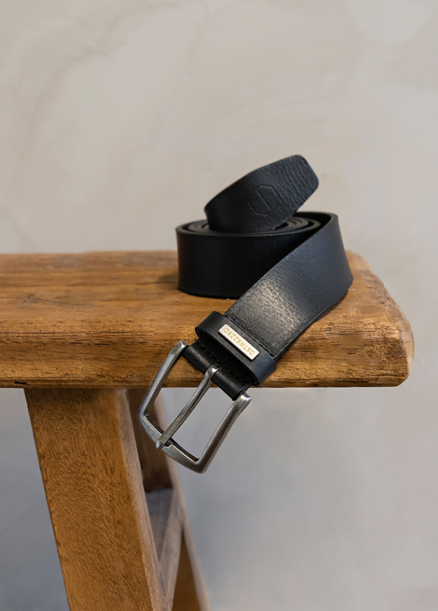 Riem Dstrezzed black