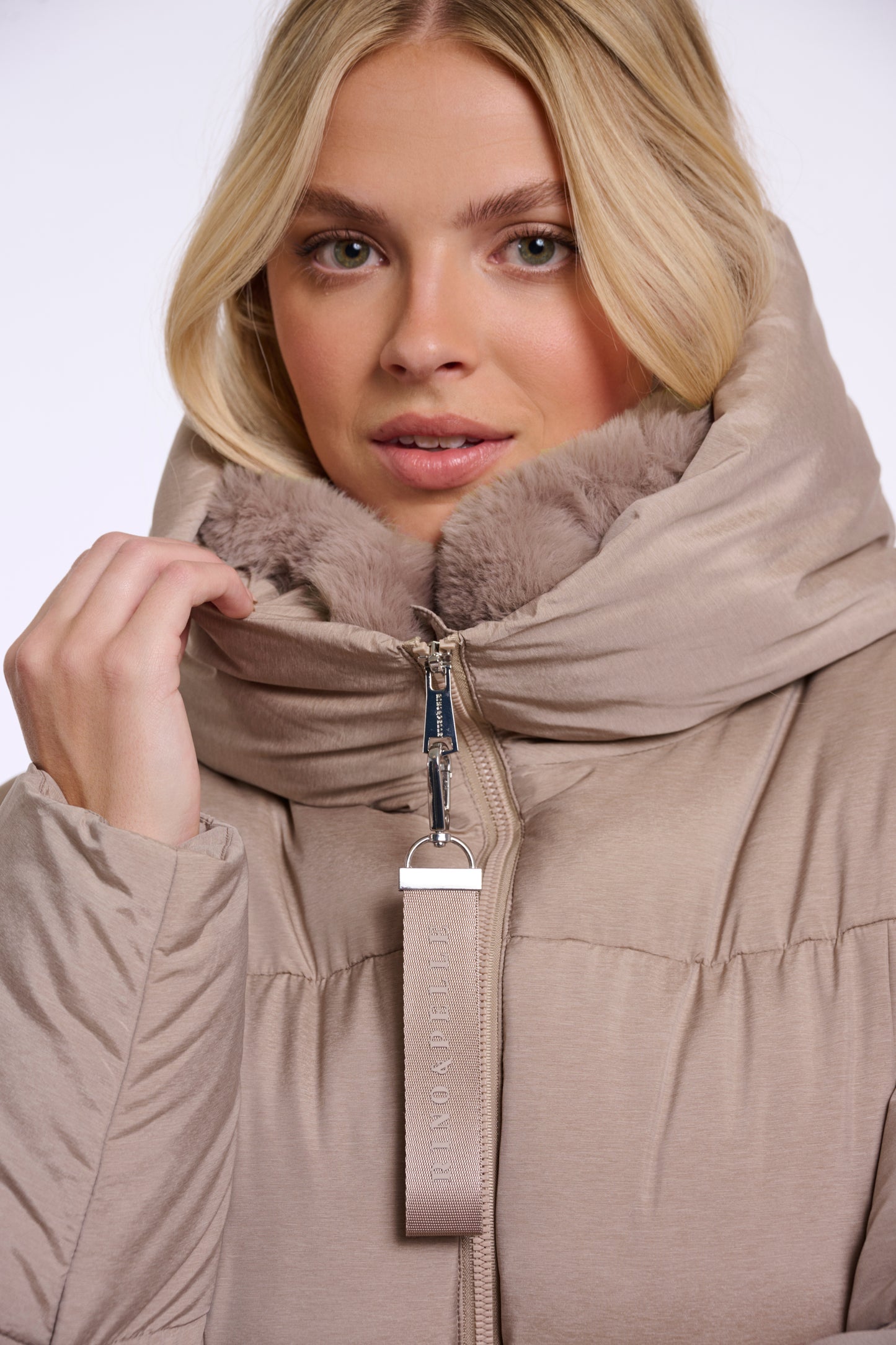 Jas Rino&Pelle Joni padded with detachable collar - Mocha latte