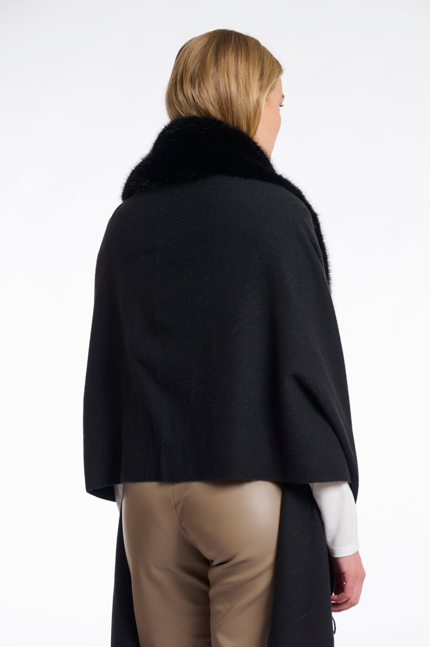 Cape Rino&Pelle cape with fur details black