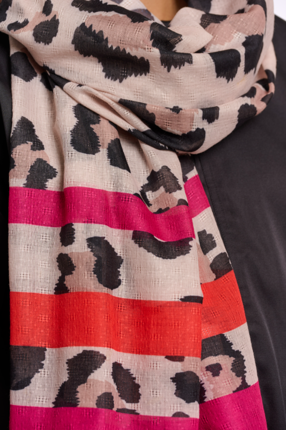 Sjaal Rino&Pelle scarf with leopard print